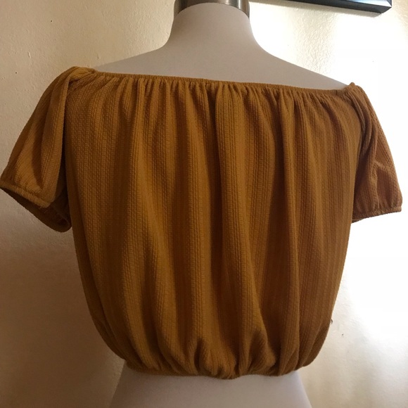 Forever 21 off the shoulder crop top - Picture 2 of 2